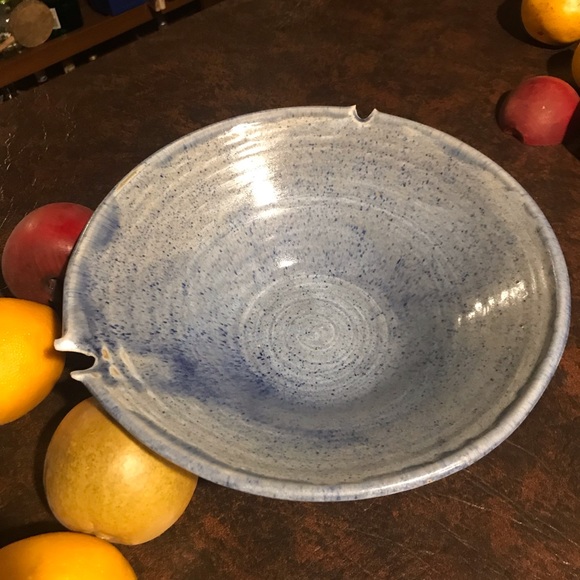 ARTISAN DESIGNED AND SIGNED  POTTERY - Picture 10 of 12